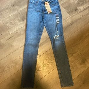 Women’s Levi’s skinny jeans